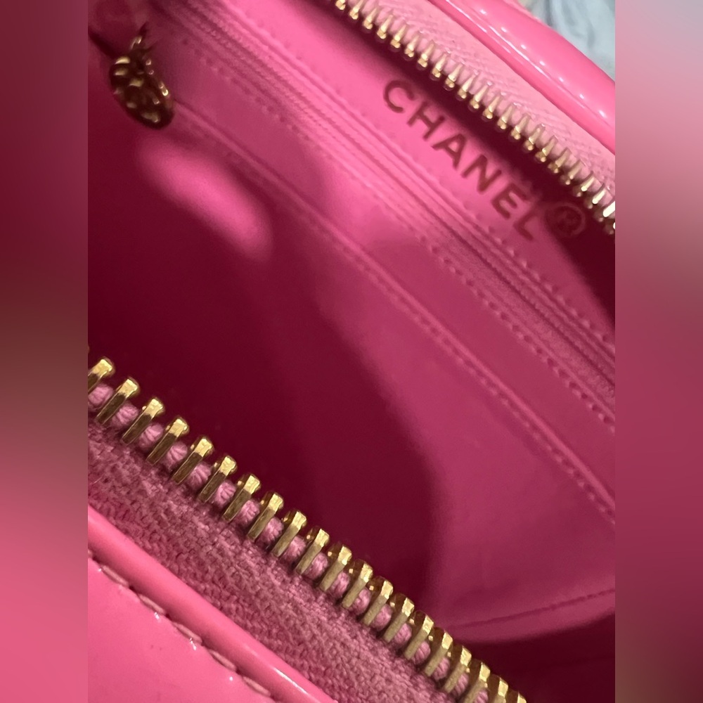 Rare🎀Chanel Barbie Pink 24K gold plated Hardwear vanity‼️ Bag charm Not included - Picture 8 of 16